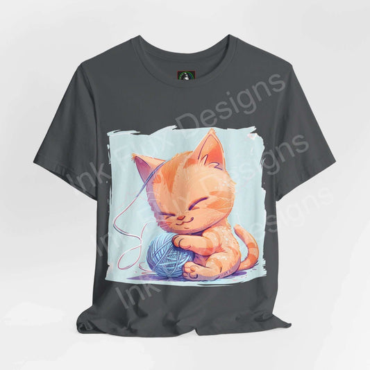Unisex gray T-shirt featuring a graphic of a cute orange cat with yarn, ideal for cat lovers and casual wear.
